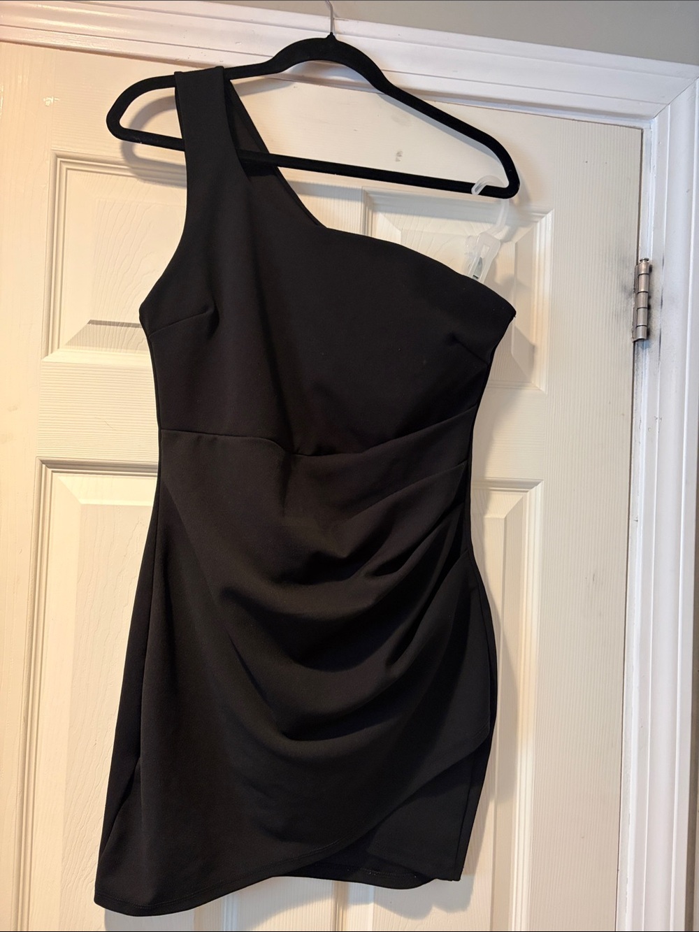 Windsor One-Shoulder Draped Cocktail Dress in black L